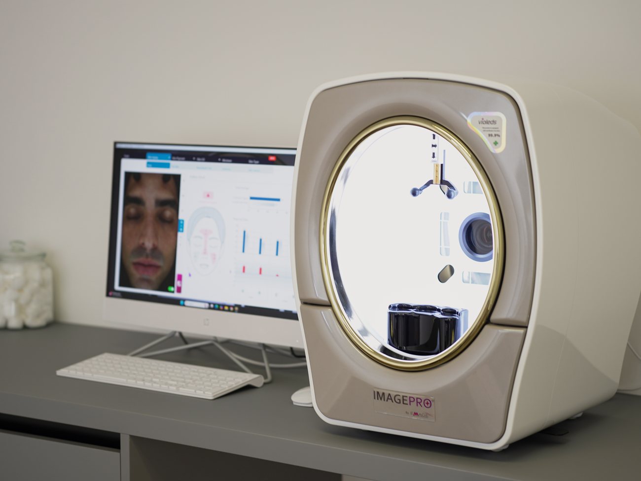 Evaluación del gesto y de los músculos de expresión antes de la toxina en Laser Place Miami